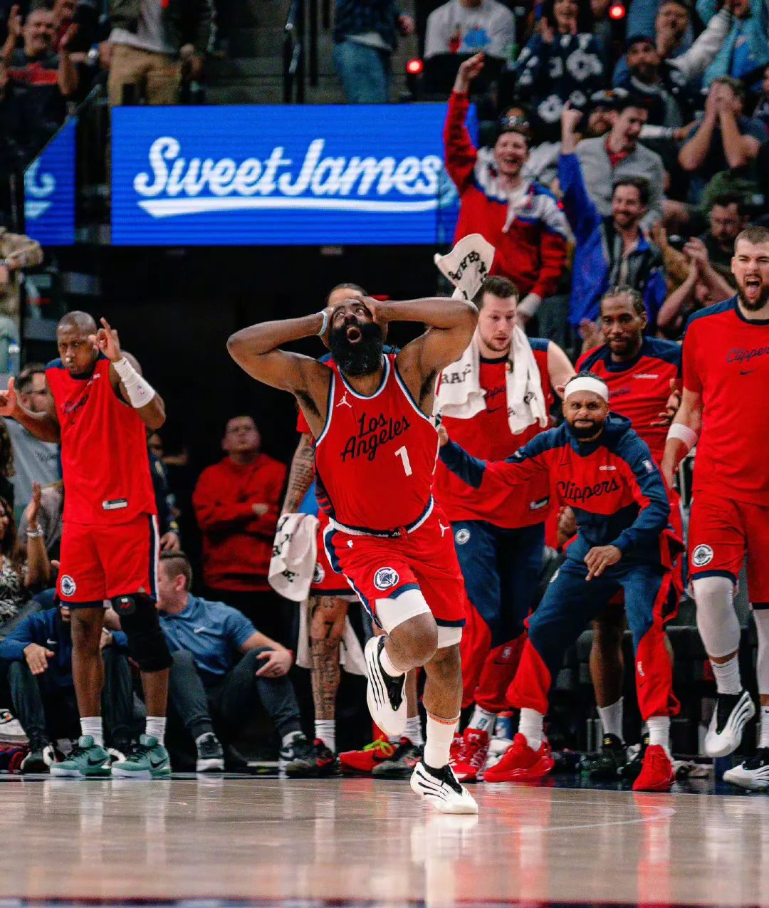 快船队新引援表现抢眼，球队实力大增(快船队新赛季阵容分析)