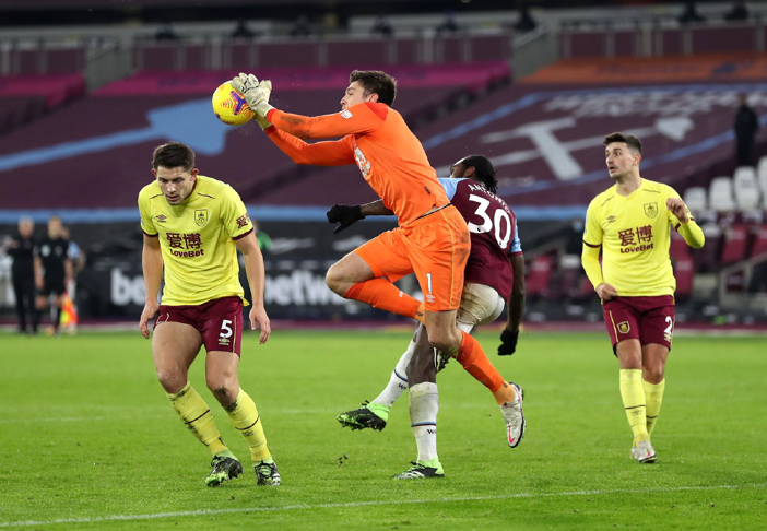 伯恩利主场全取三分，保级形势稍有改善