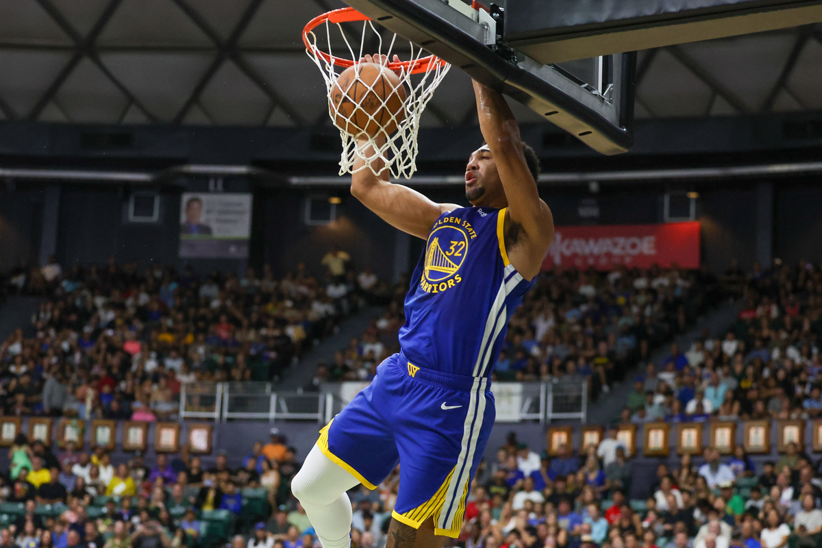 勇士外线投篮高效，逆转比赛获胜(勇士30分逆转)